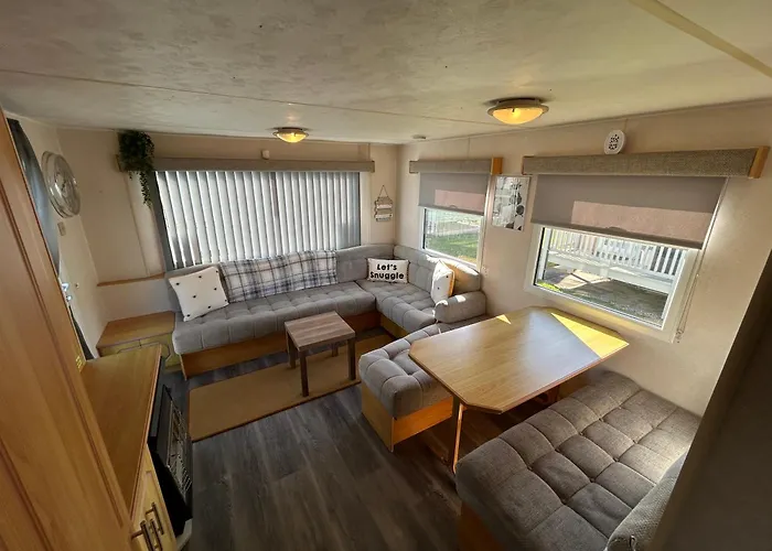 Baileys Caravan Sealands - Dog Friendly
