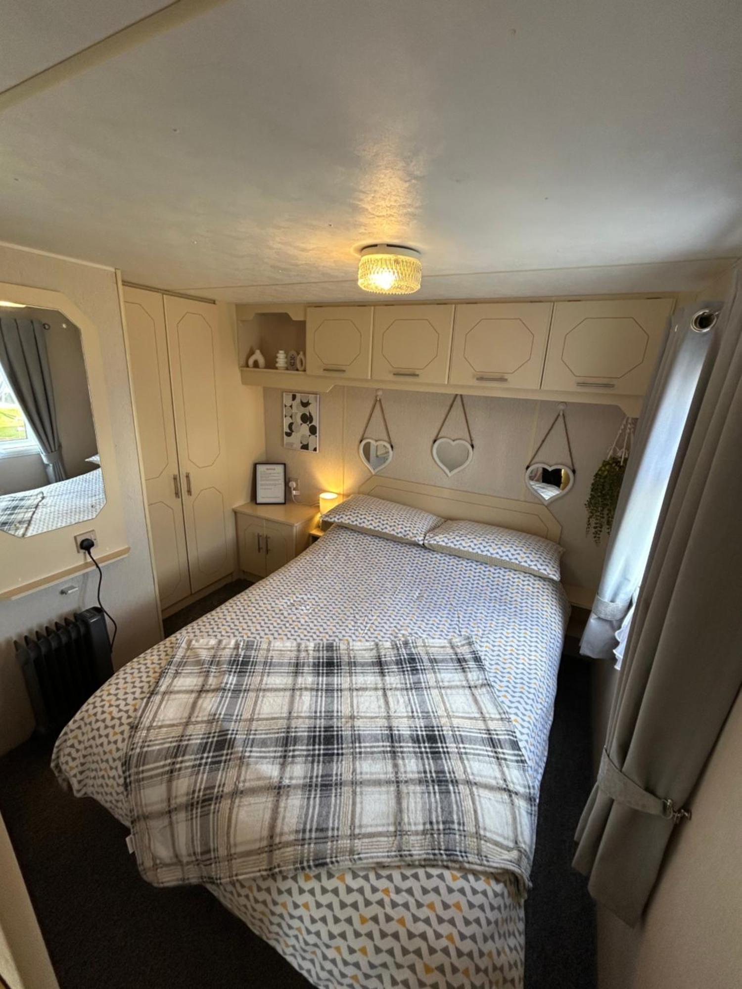 Baileys Caravan Sealands - Dog Friendly